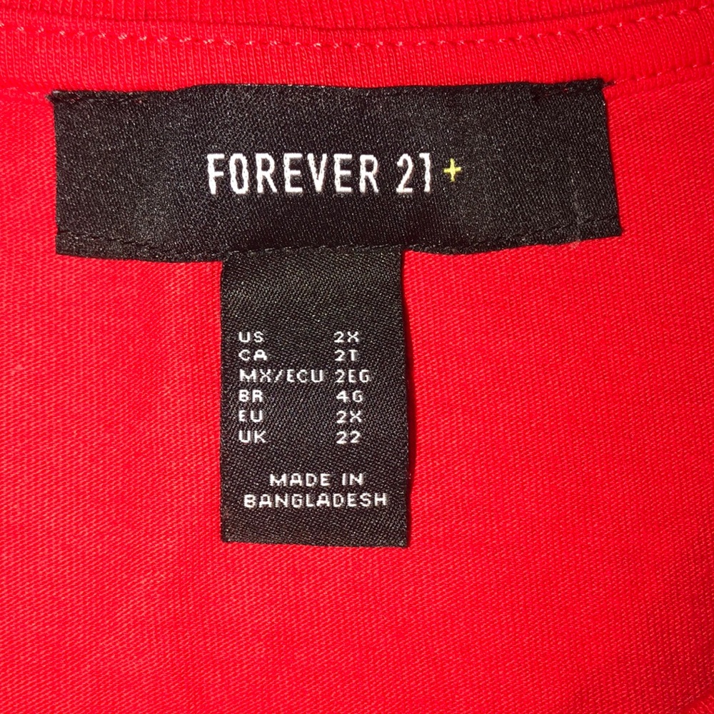 Red basic T-shirt - Picture 3 of 3